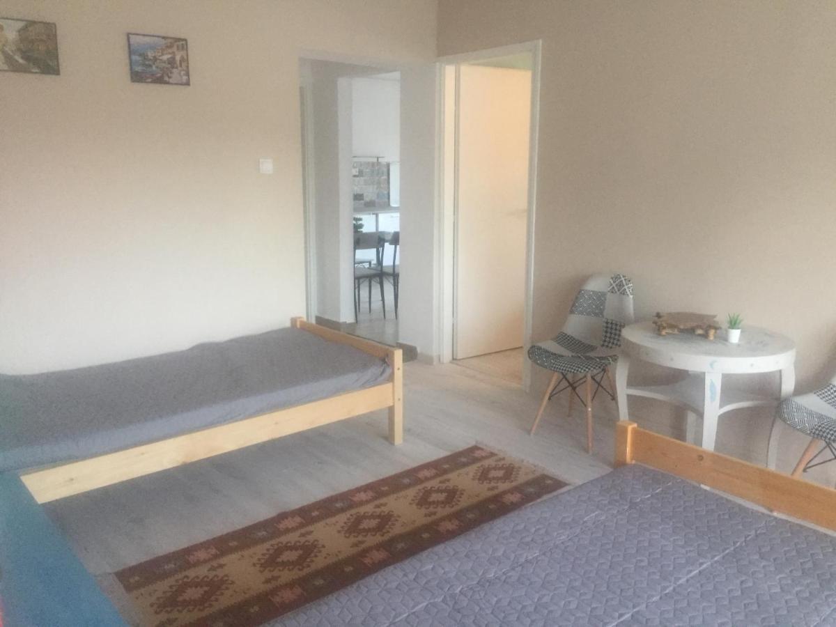 Lelle-Kert Apartman 02 Balatonlelle Exterior photo